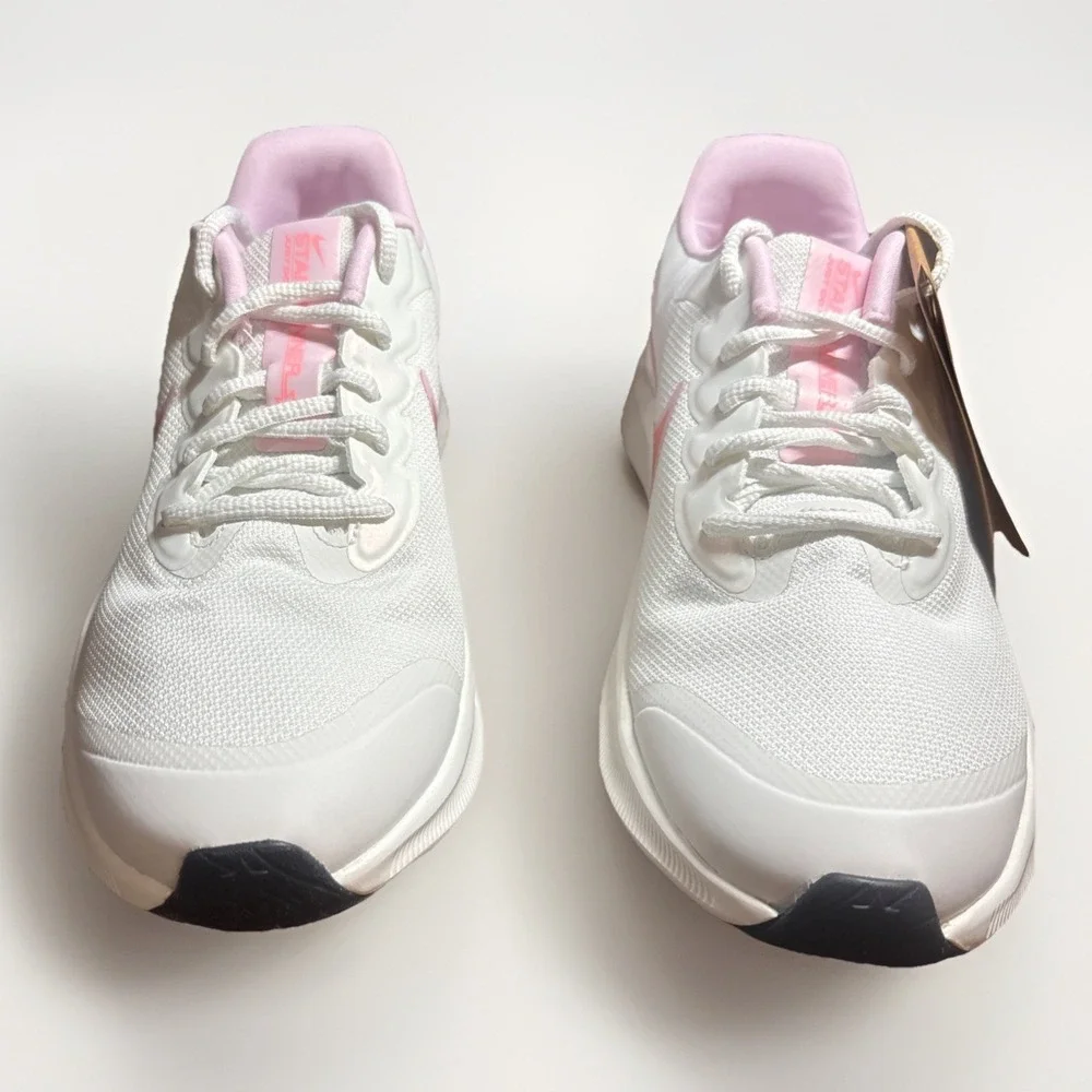 new NIKE STAR RUNNER 3 SE (GS) Size  5.5 Youth